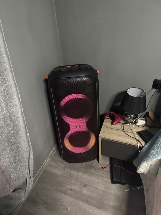 Vând boxă Jbl partybox 710 ca nouă