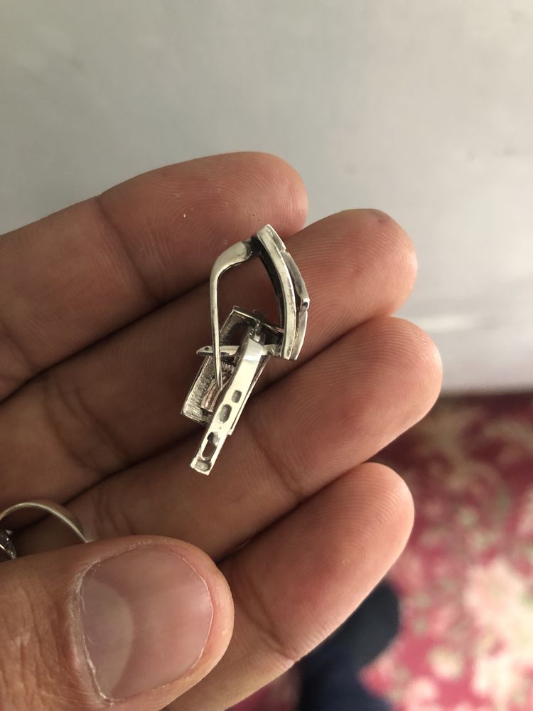 1 ta sirga va bitta kamplekt Sirg’a uzuk.