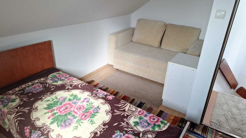 Inchiriez casa de lemn