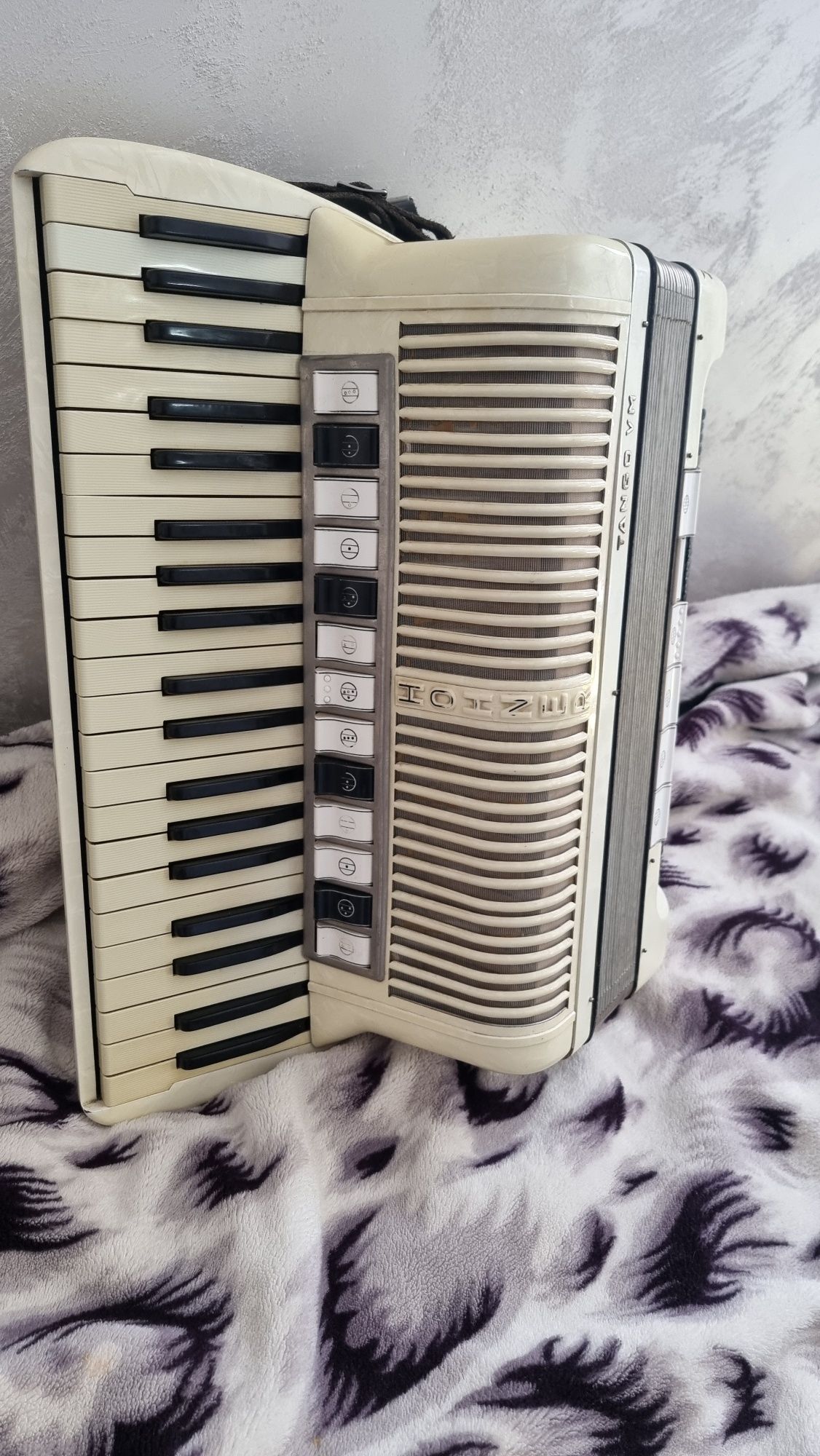 Acordeon hohner în stare foarte bună 1800lei