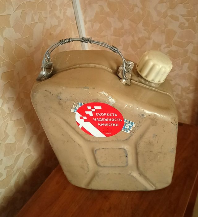 Продам канистра (5 литр), автомобиль, для дома