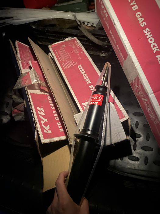 Запчасти Амортизаторы Kyb (341261) задние новые