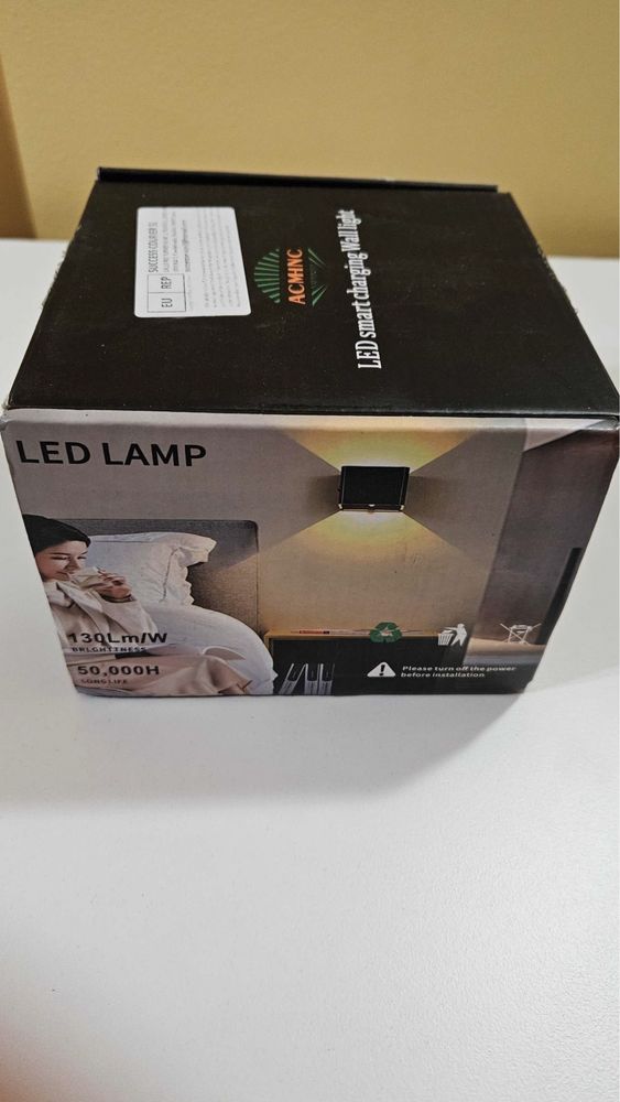 LED смарт лампа за стена с дървесен дизайн и сензор за движение