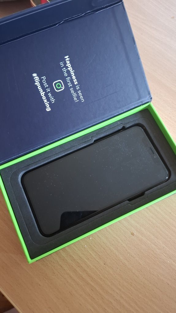 iPhone XS  64 GB