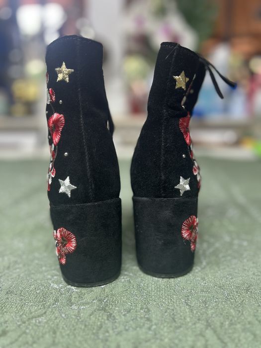 Botine brodate Stradivarius