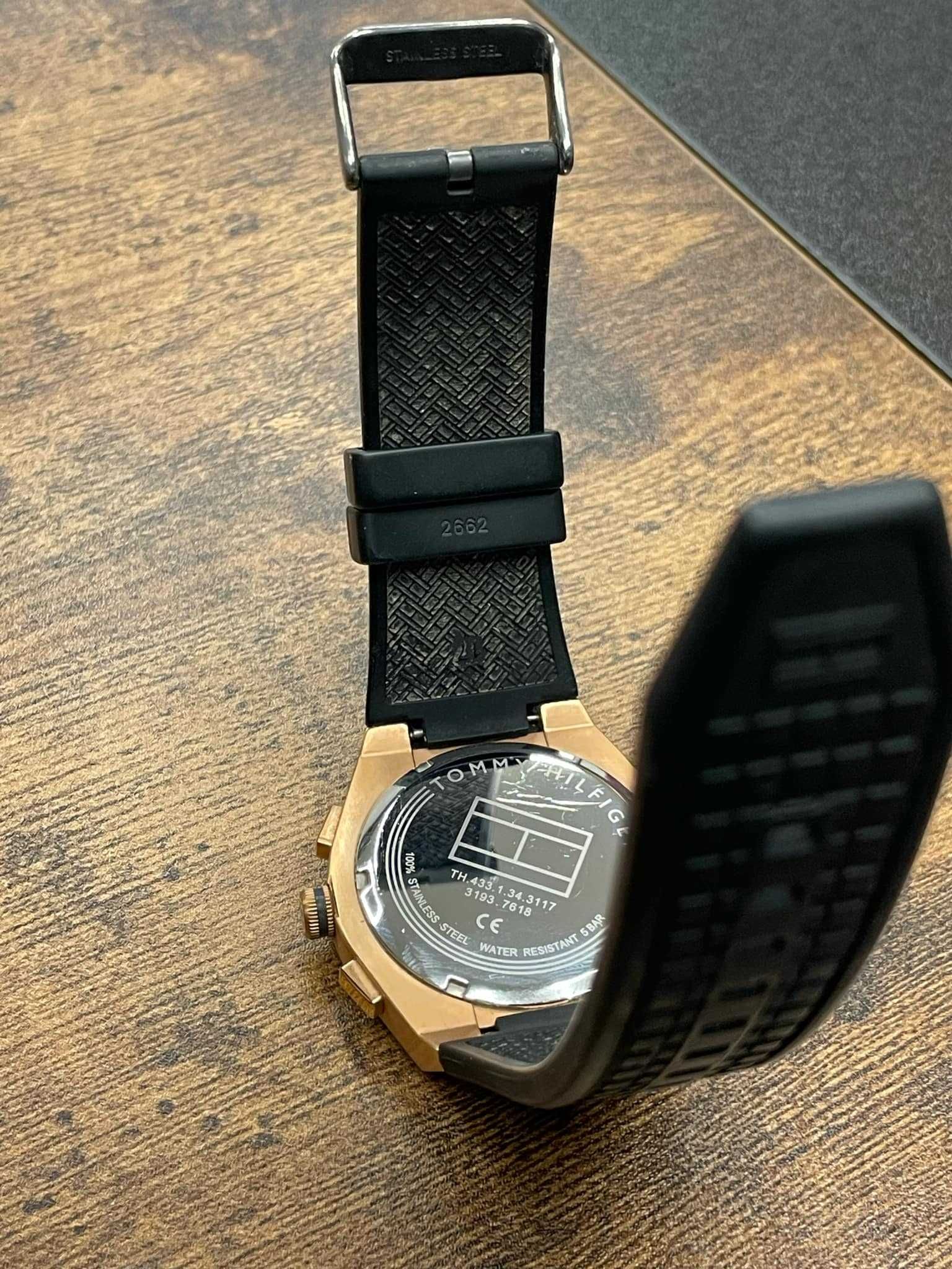 Часовник Tommy Hilfiger