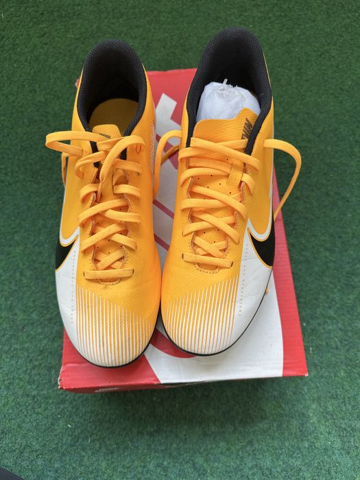 Номера на обувките е 41 отговаря на 26 самтиметра.