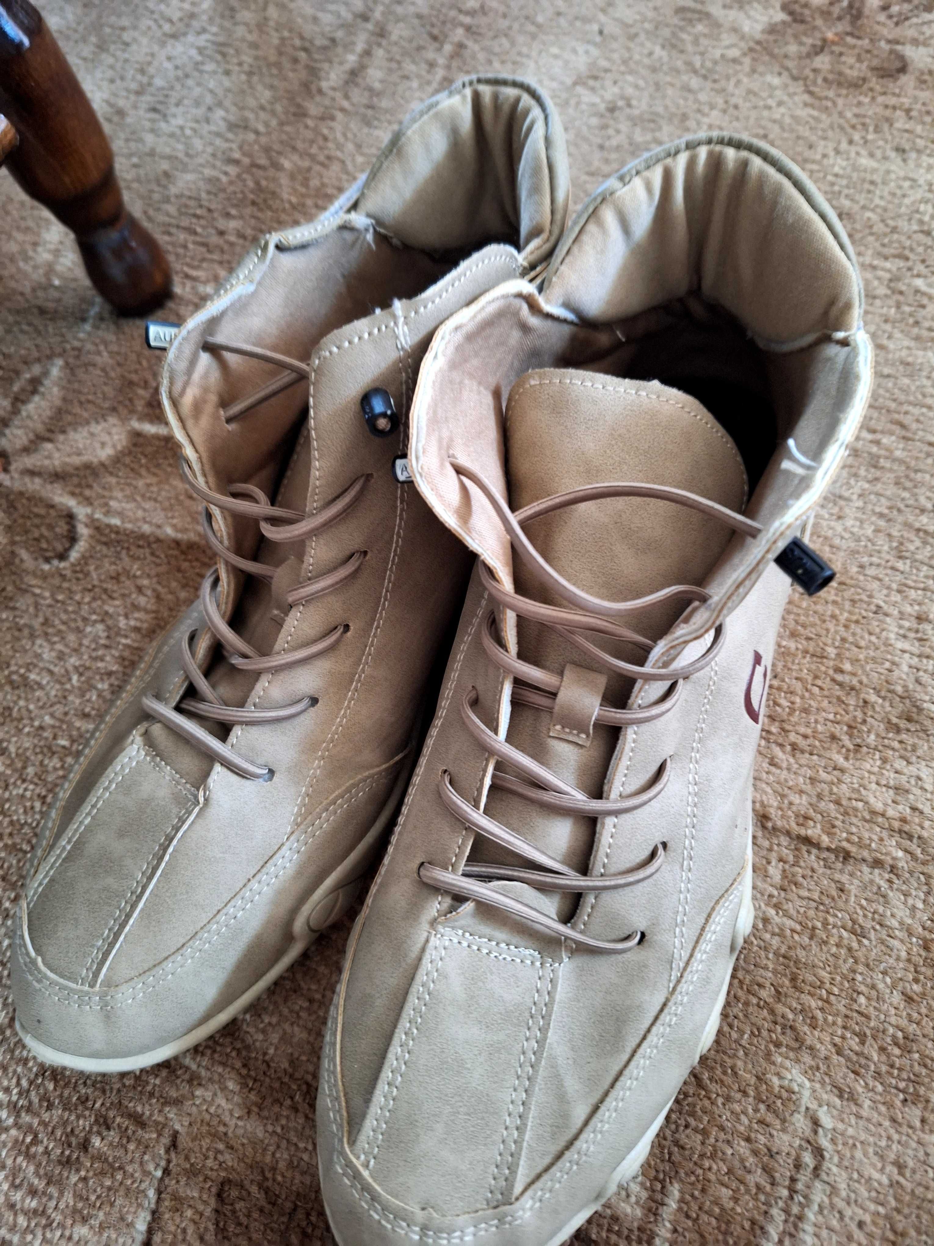 Чисто  нови  мъжки  обувки