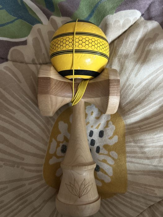 Vand kendama lotus sting