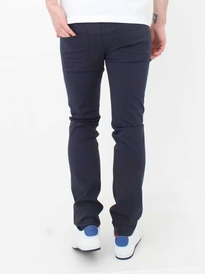 HUGO BOSS pantaloni barbati, W33 L32 (43cm talie)