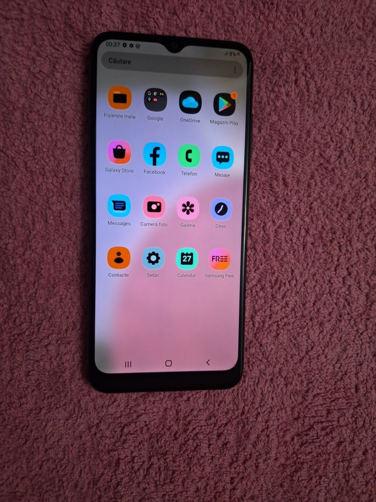 Vând Samsung nefolosit plus incarcator