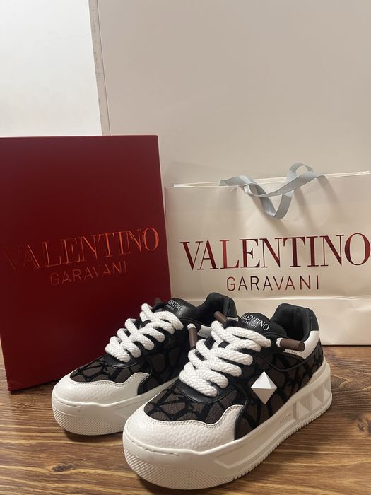 Adidasi Valentino Garavani