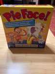 Joc interactiv, distractiv, ruleta cu frisca Pie Face
