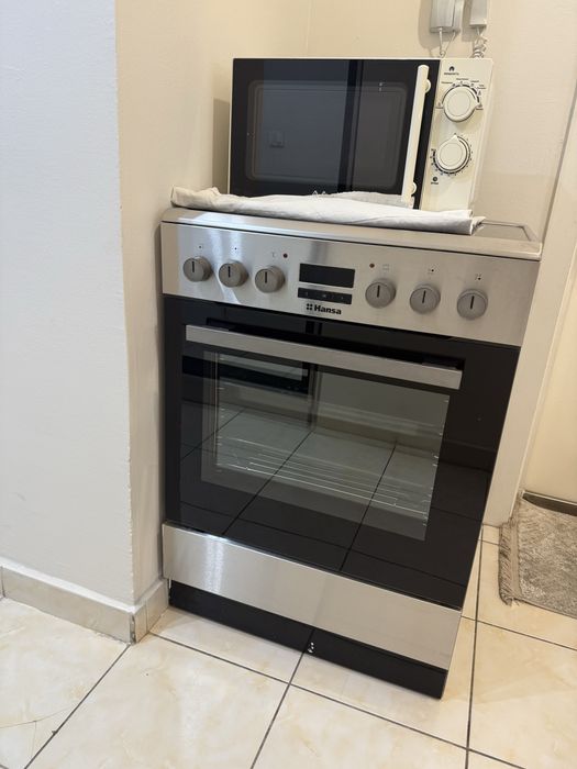 Электрическая плита б/у, в хорошем состоянии.