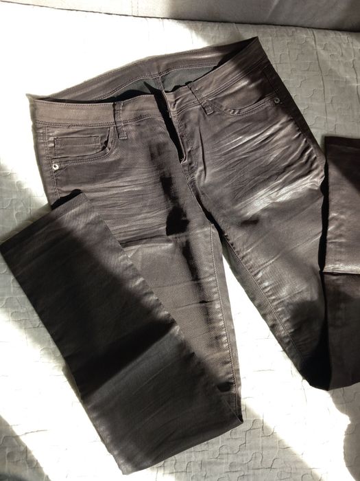 Blugi elastici lucioși marimea 40 damă