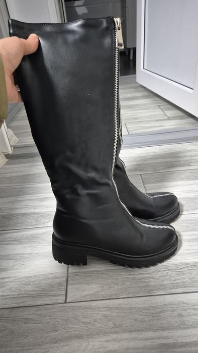 Vand cizme cu fermoar