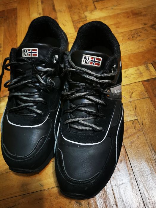 Vând adidași Napapijri