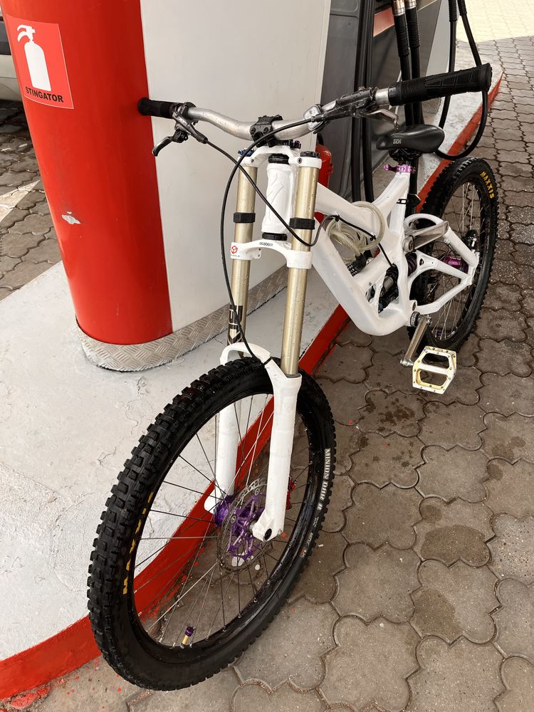 bicicleta downhill specialized demo 8