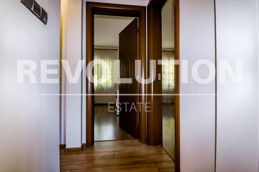 Дава се под наем Тристаен апартамент в Варна, Червен площад - 90 кв.м за 750 € - Снимка #8