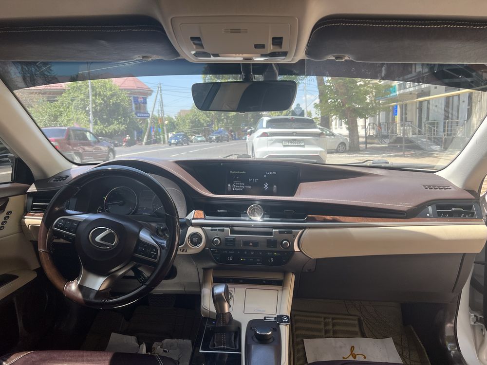 Lexus ES 200  (srochno)