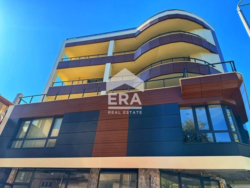 Просторни Тристайни апартаменти в Нова Луксозна Сграда