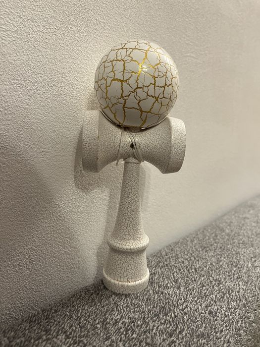 Vând kendama nouă