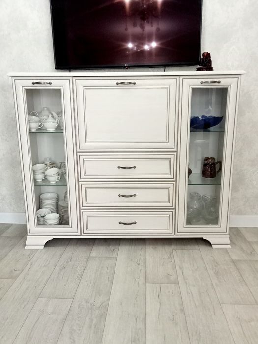 Продам комод и витрину производство Беларусь Евромебель