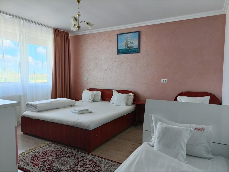 Vind paturi de o persoana,cu saltea inclusa,stare impecabila,culoare m