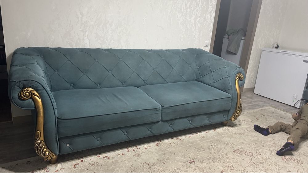 Диван и два кресла