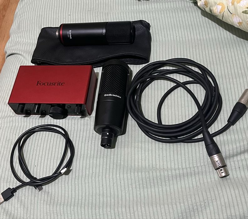 Аудиокарта Focusrite + два микрофона