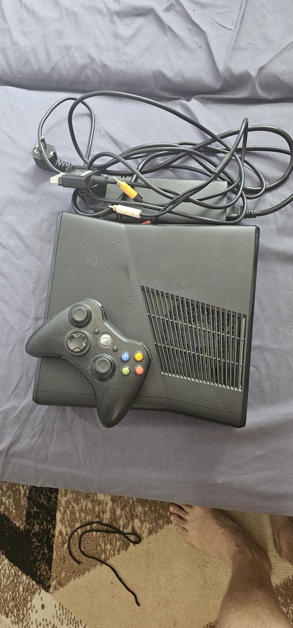 Продам XBOX 360 в хорошем состоянии