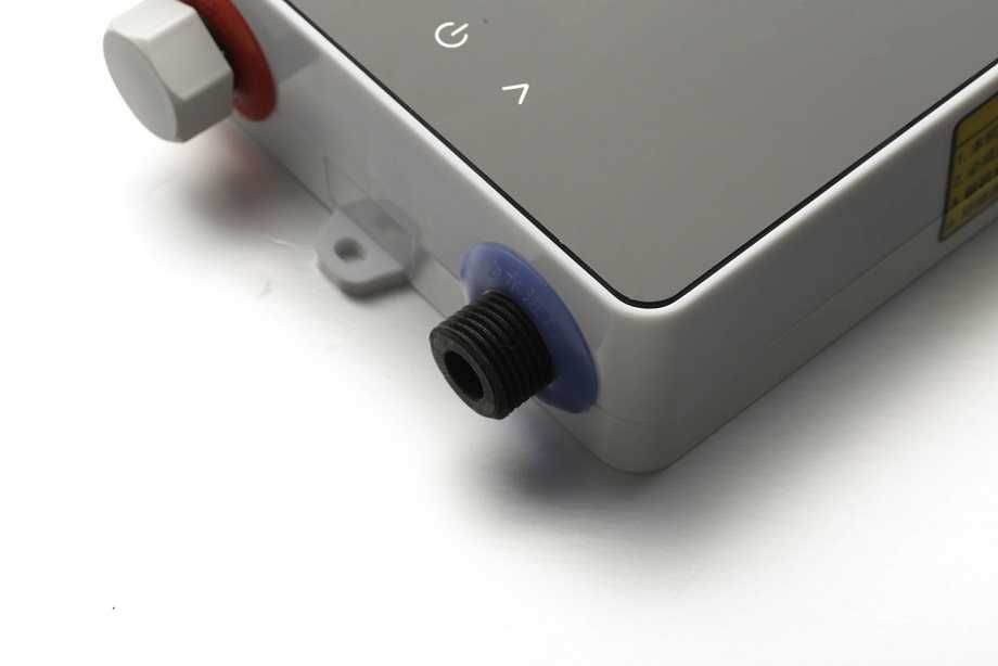 Електрически водонагревател - проточен бойлер с душ за баня кухня