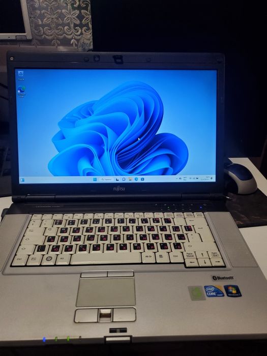 Продава се лаптоп фужитсу Сименс Е780