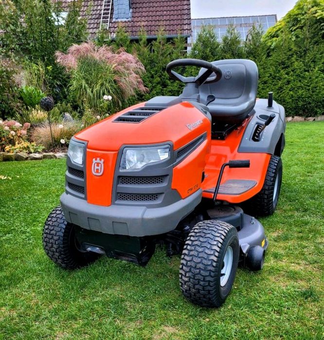 Tractoras gazon iarba Profesional Husqvarna 18 cp 2 cutite impecabil!