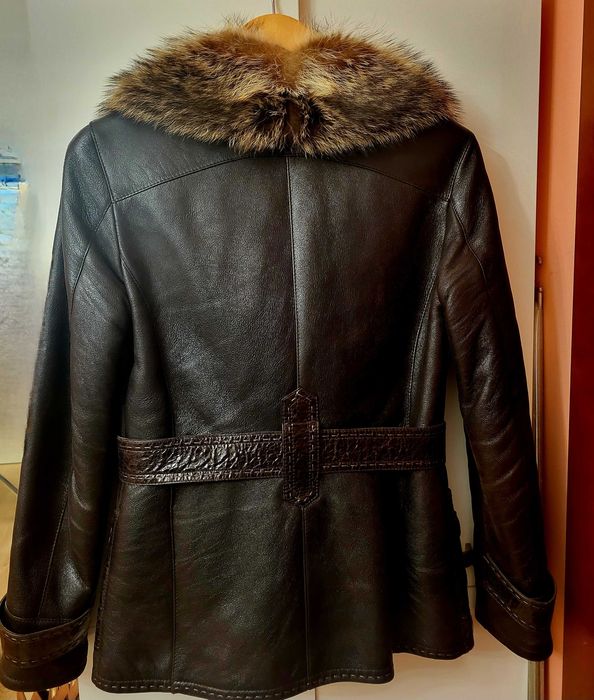 Почти ново дамско зимне яке от естествена кожа, канадски вълк