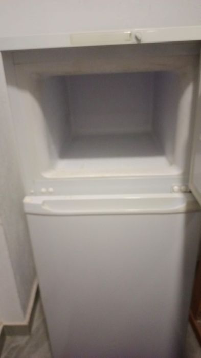 Холодильник в хорошем состоянии, отлично морозит