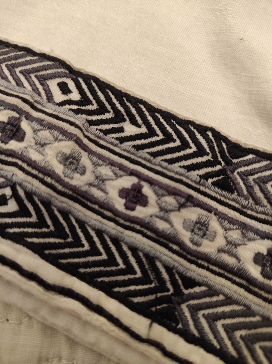 Bluza lunga cu motive indiene traditionale