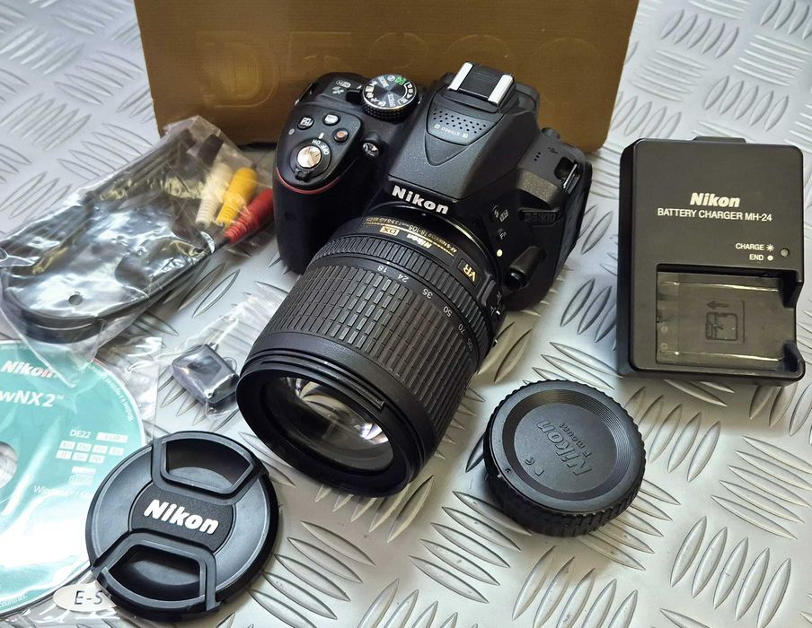 Nikon D5300 с обектив 18-105mm WiFi GPS