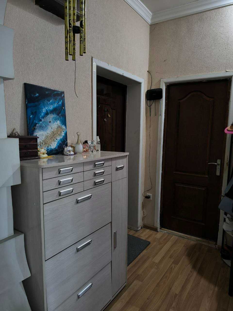 1/4/4 Центр,  Нукусская (Первушка), высокопотолочка, кирпич, не торец