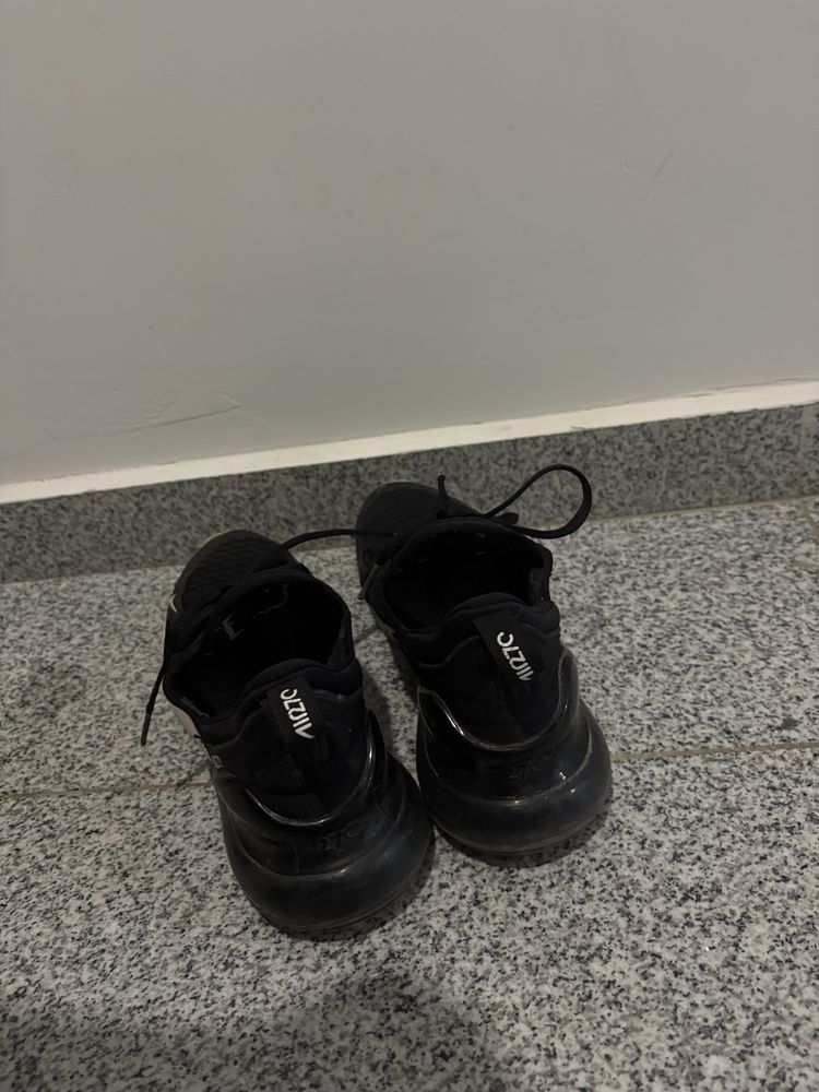 Продавам Nike 270’