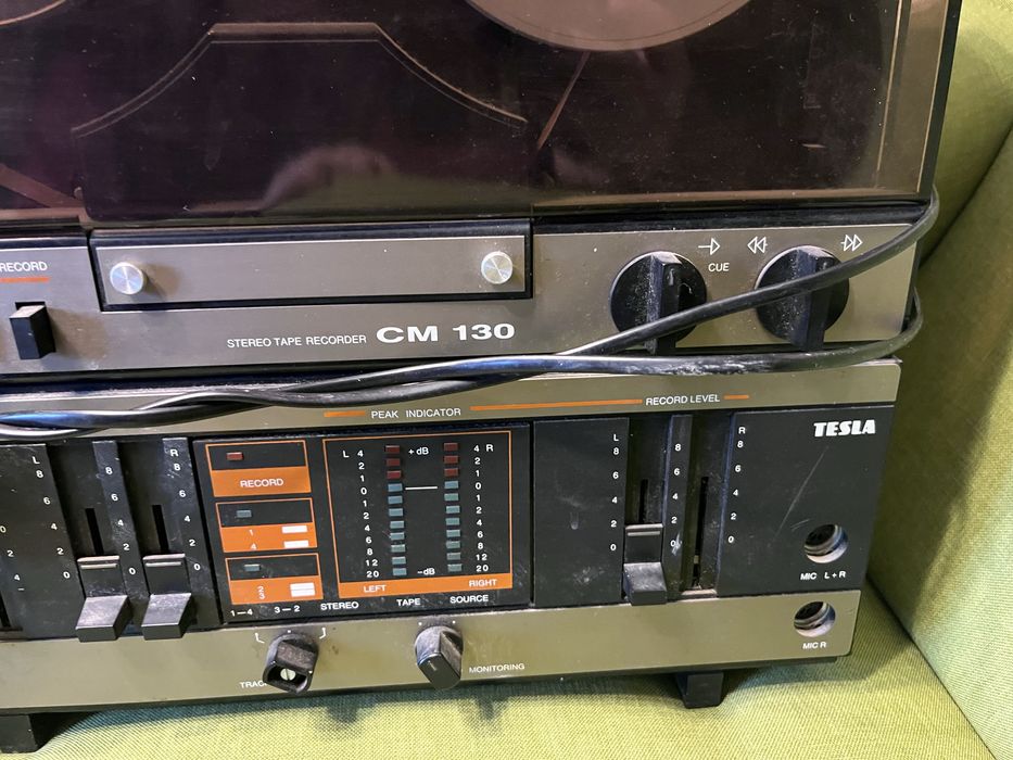 Magnetofon Tesla CM 130 (Cehoslovacia) – model vintage