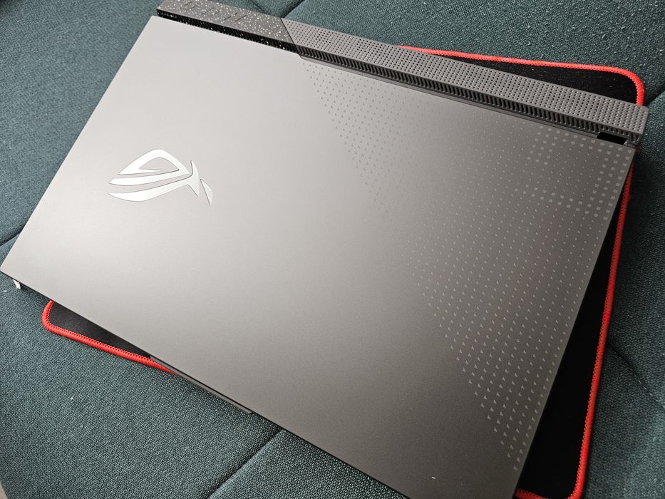 Asus Strix G17 Ryzen 9 7940HX , QHD 2k 240hz NOU Garantie 2 ani