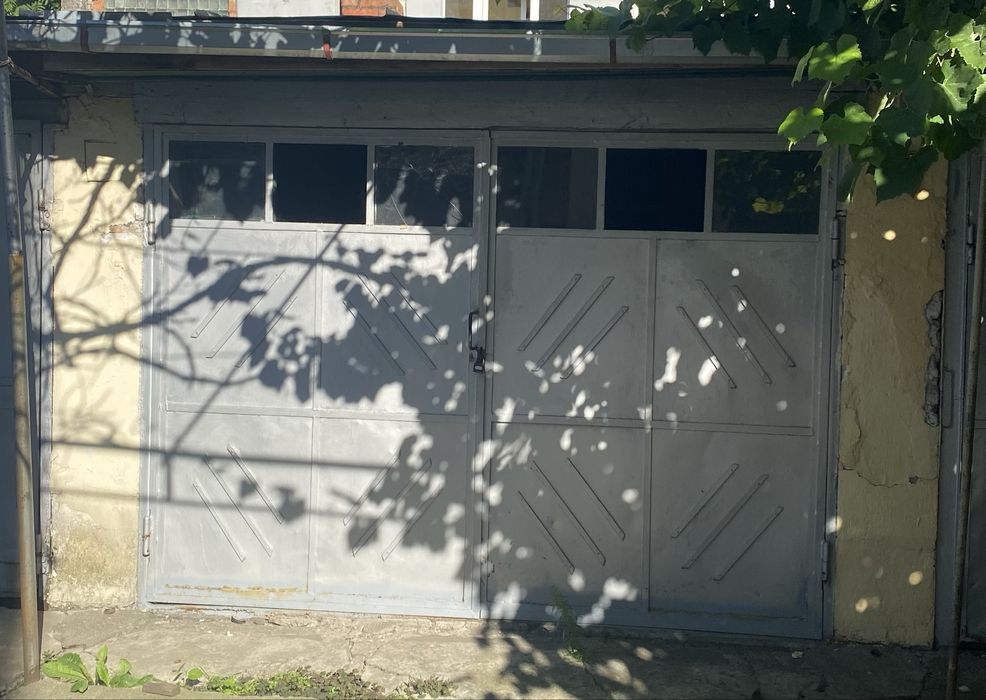 Apartament cu 3 camere si garaj, zona centrala