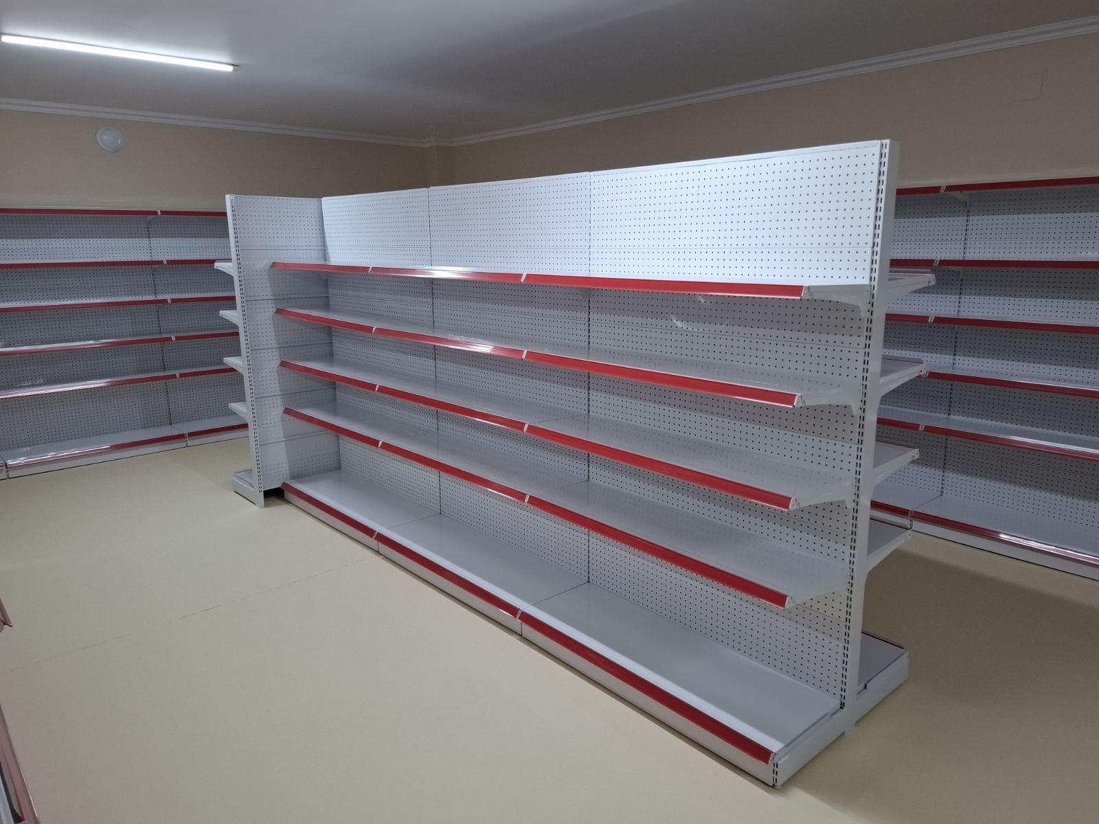 Крайстенен и островен стелаж за магазин супермаркет