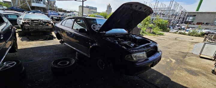 Broasca capota portbagaj Skoda Octavia prima generatie
