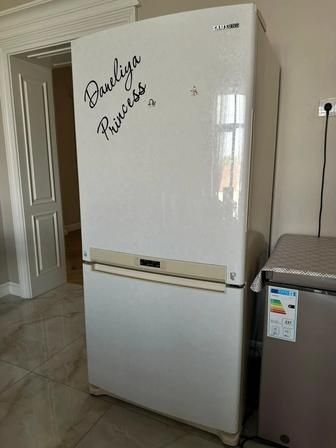 Холодильник Samsung.