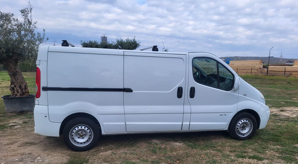 Renault trafic modelul lung