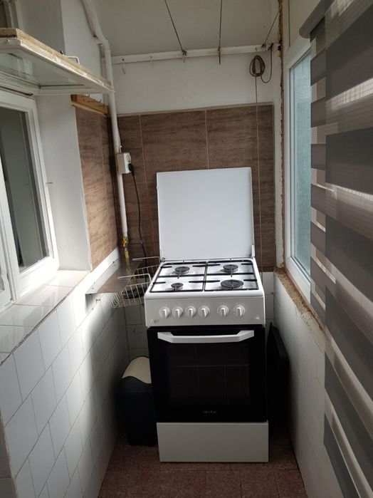 Vând apartament 3 camere + pivniță subsol