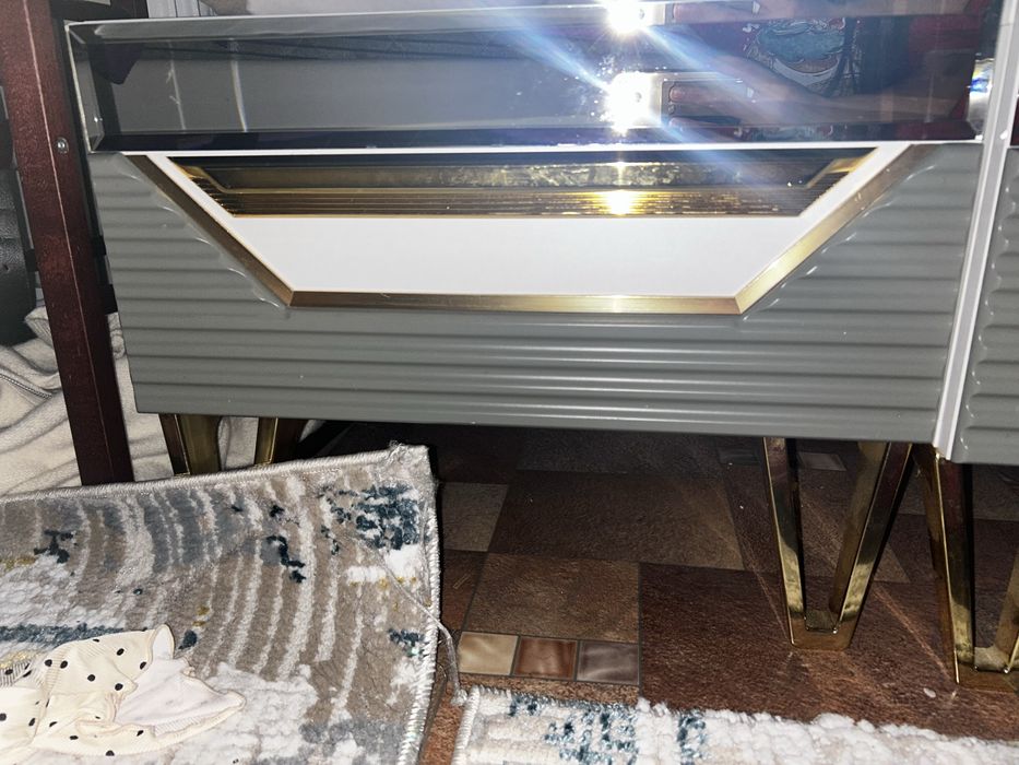 Продам 2 тумбочки и телевизор, комод с телевизором