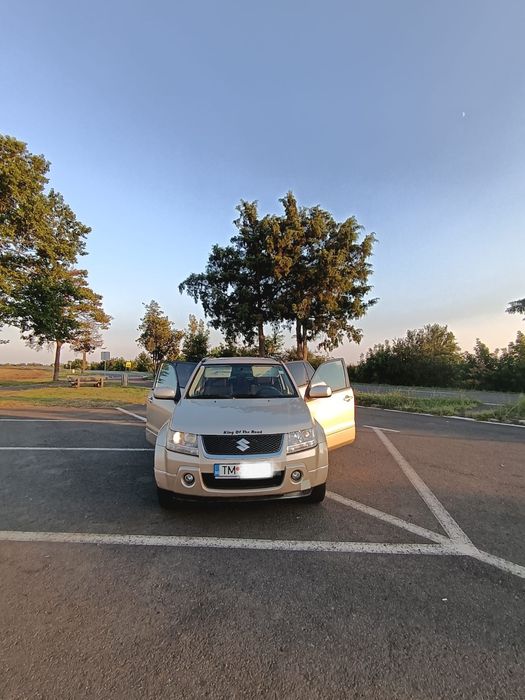Vând Suzuki Grand Vitara 1.9 DDIS an 2006
-mașina personală,
-Stare fo
